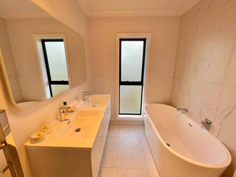 Morden Spacious New House Hamilton Esterno foto