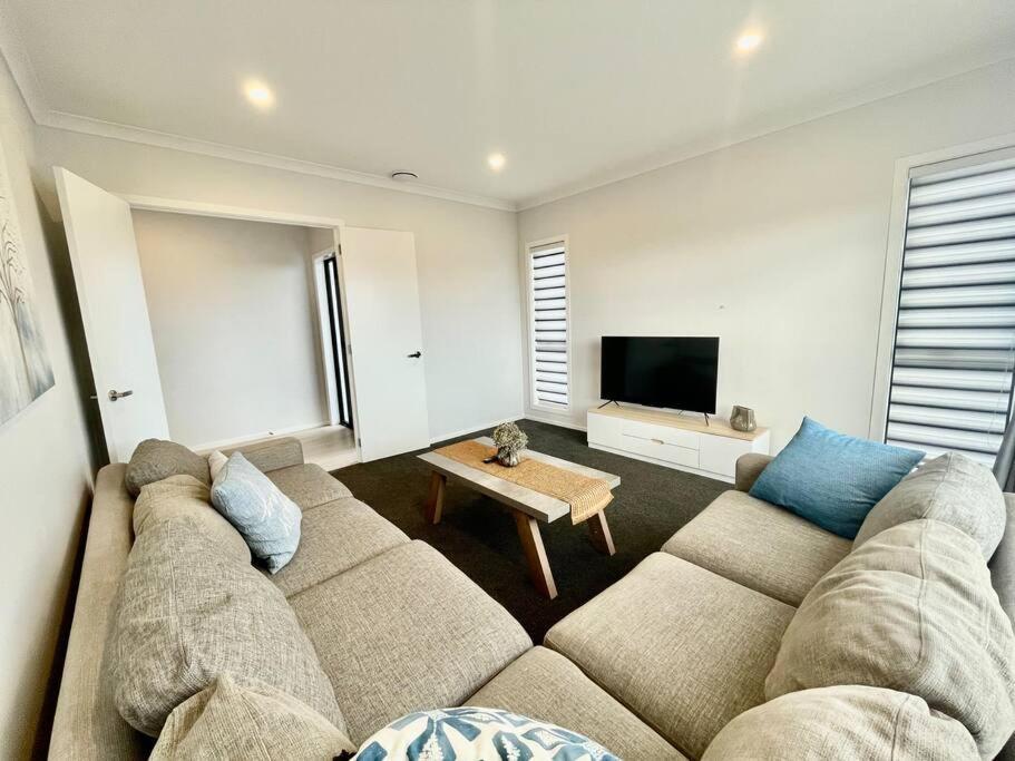 Morden Spacious New House Hamilton Esterno foto