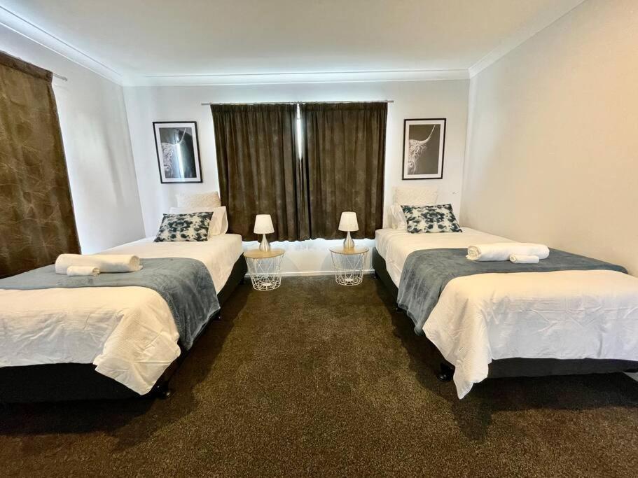Morden Spacious New House Hamilton Esterno foto
